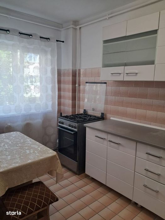 Apartament 3 camere etaj 1, strada Siretului