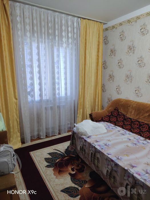 Forish tumani Xonbandi shaharchasida 3 xonali uy sotiladi.