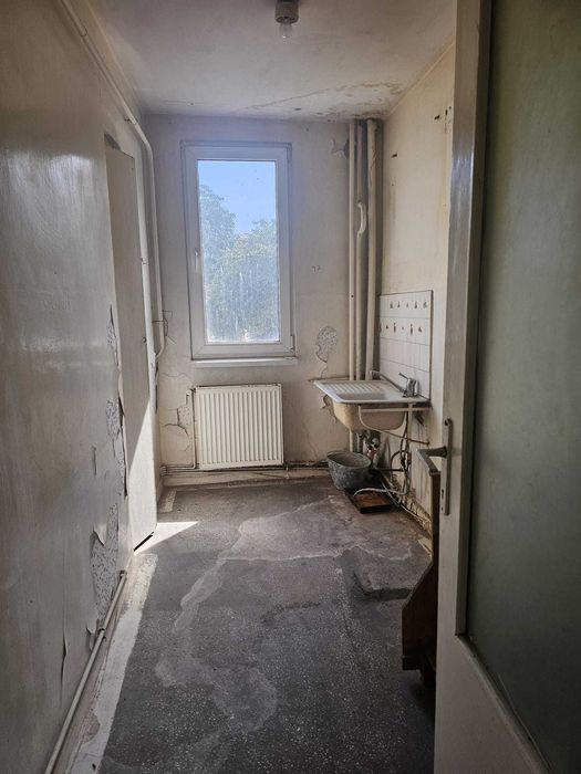 De vânzare Apartament 3 camere,etaj 1,zona Ion Creangă