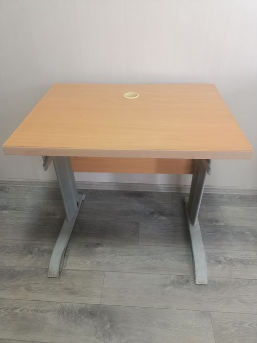 Стол компьютерный