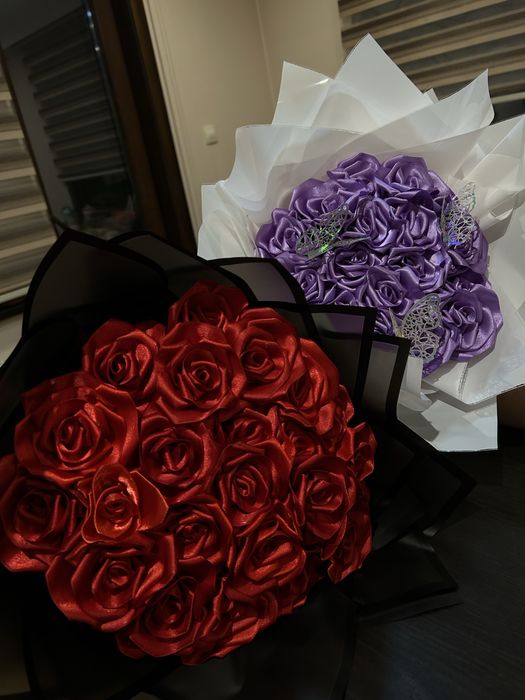 Букети от сатенени рози