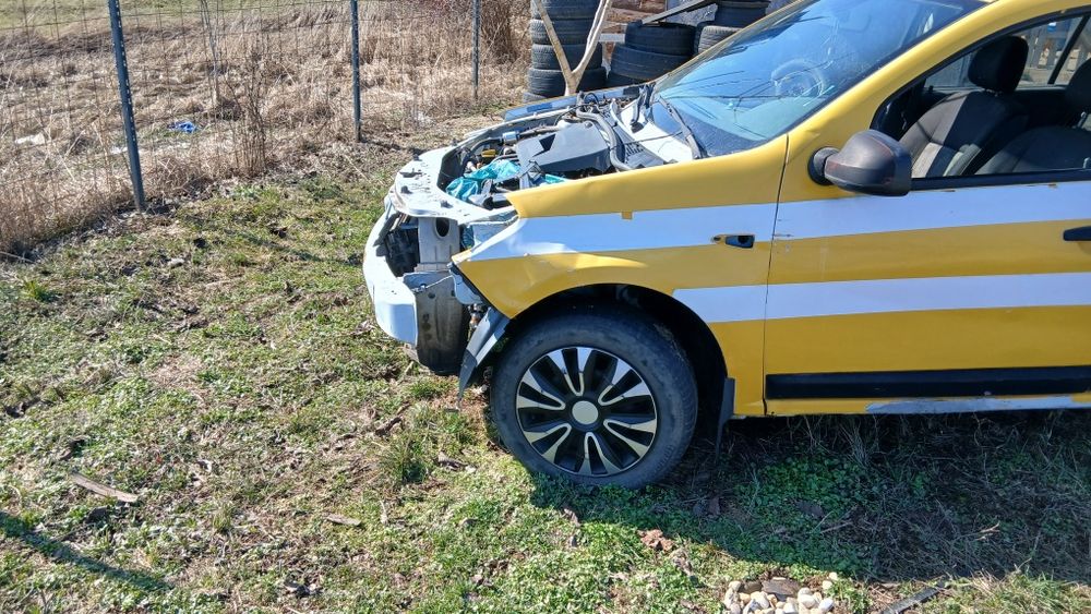 Use , stânga dreapta  sandero 1 stânga dreapta