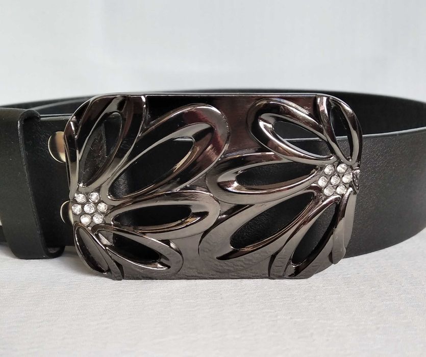 Черен дамски колан с красива катарама