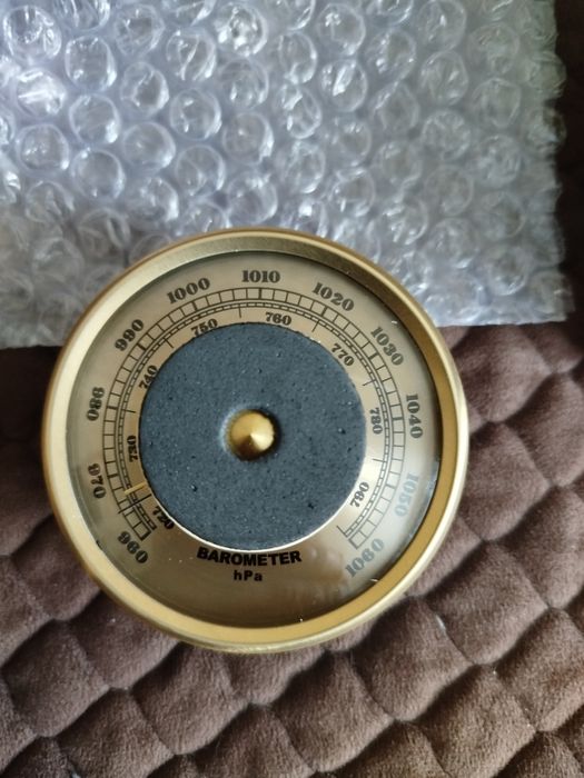 Продам барометр новый