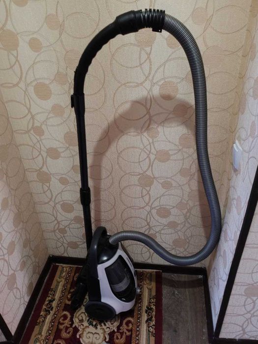 Контейнерный пылесос Samsung