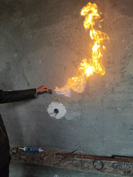 Hovli Sotiladi Kinoteatr orqasida