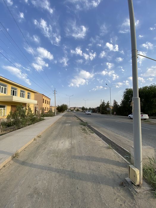 Noturar bino sotiladi