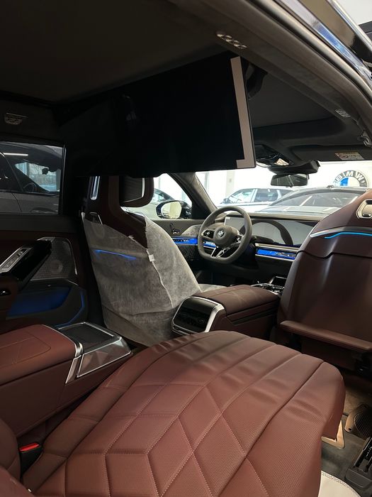 Продам BMW M750E M760E Гибрид с официальной гарантией