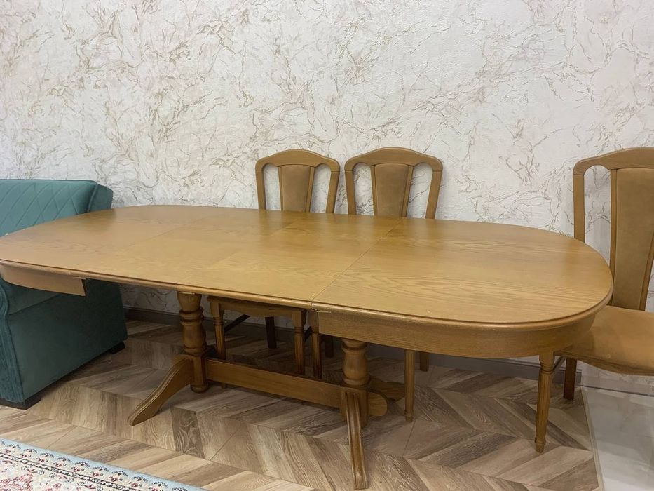 Стол со стульями