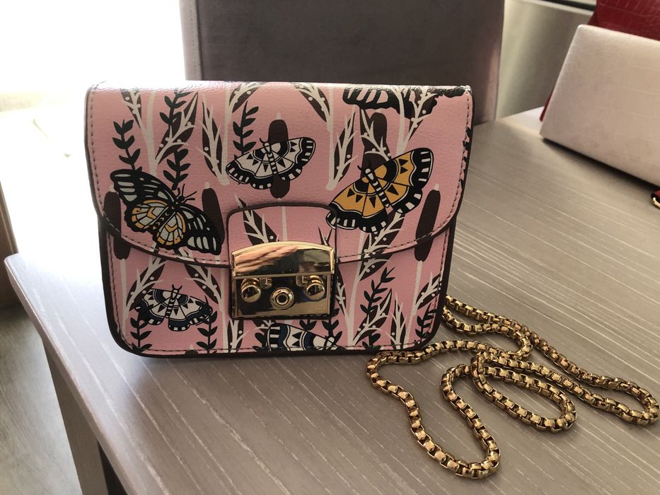 Чанта pinko невероятнив бяло и пепел от рози,черно синьо и циклсмено