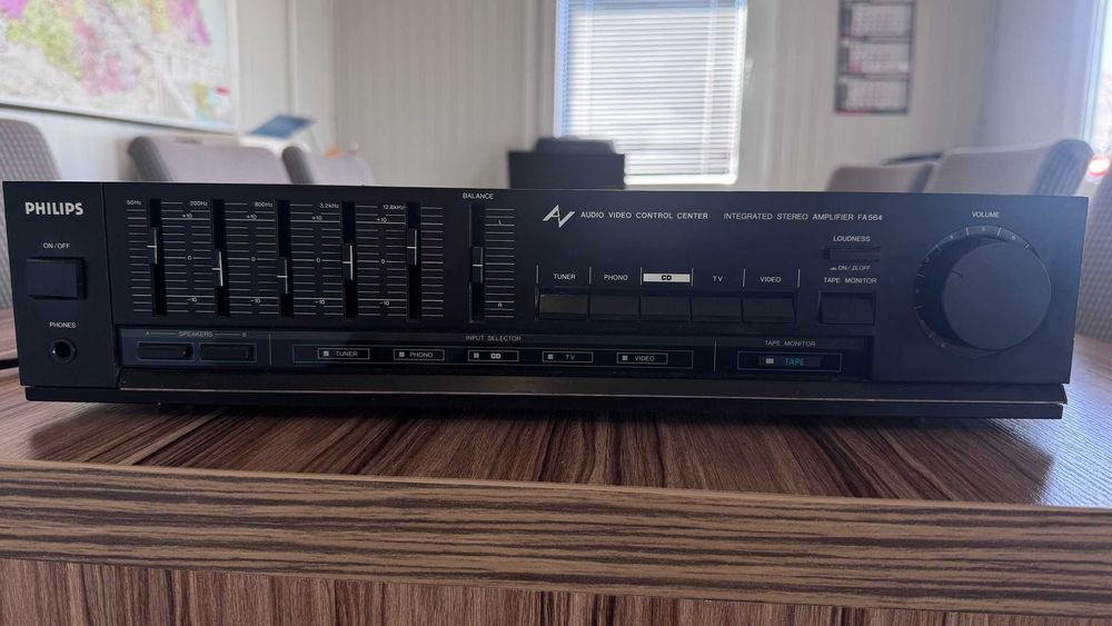Продавам усилвател Philips FA 564