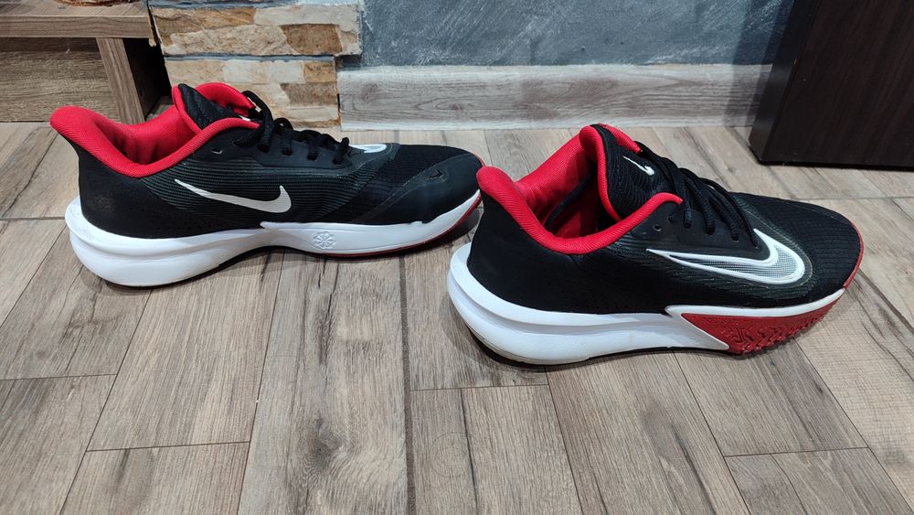 Маратонки Nike номер 42