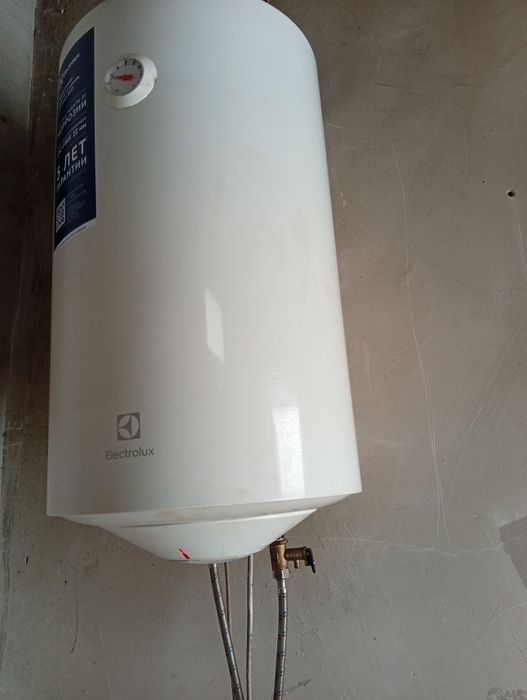 Продам бойлер водонагреватель Electrolux