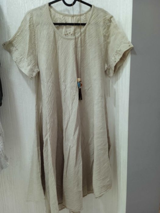 Бежова макси лятна рокля с гердан