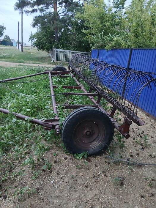 Трактор Т -40 с куном и вилами