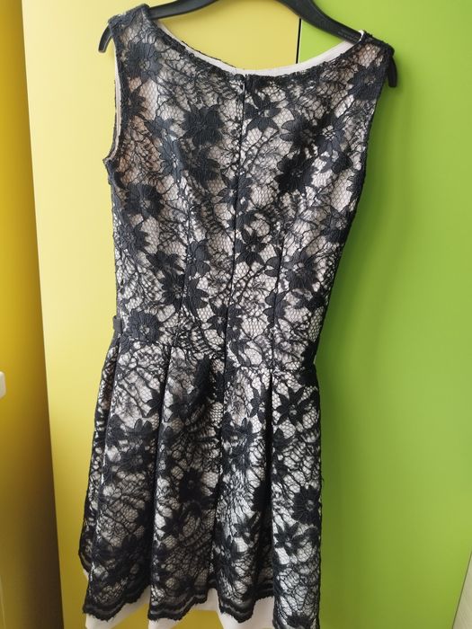 Намалена Красива елегантна официална рокля с черна дантела и бледо роз