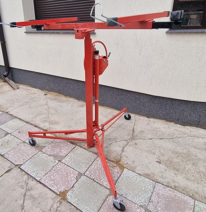 Vand sau inchiriez Elevator macara placi rigips