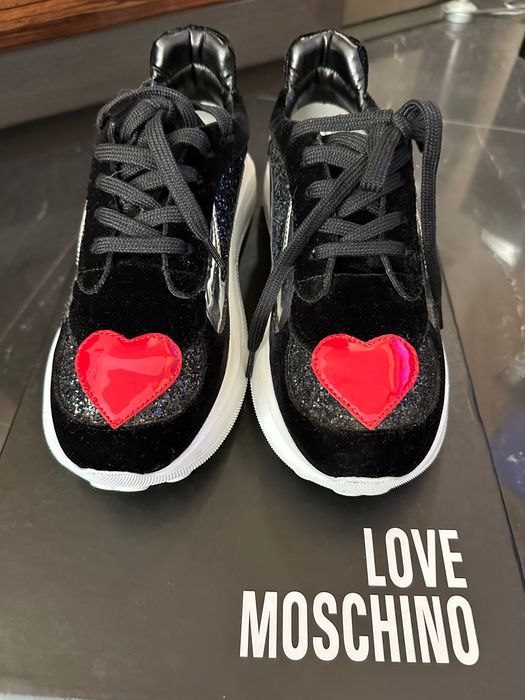 Сникърси Love Moschino