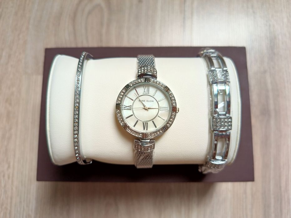 Женские наручные часы ANNE KLEIN