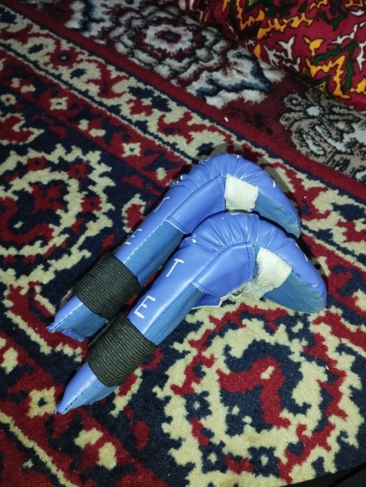 Карате перчатка.