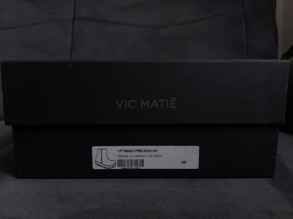 Vic Matie - Noi - Cu eticheta
