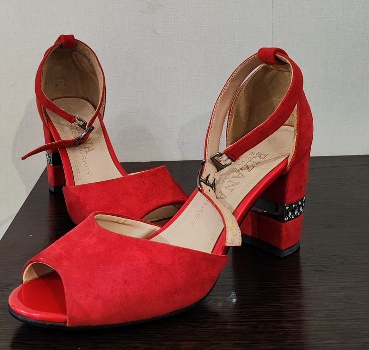 Продам туфли на высоком каблуке