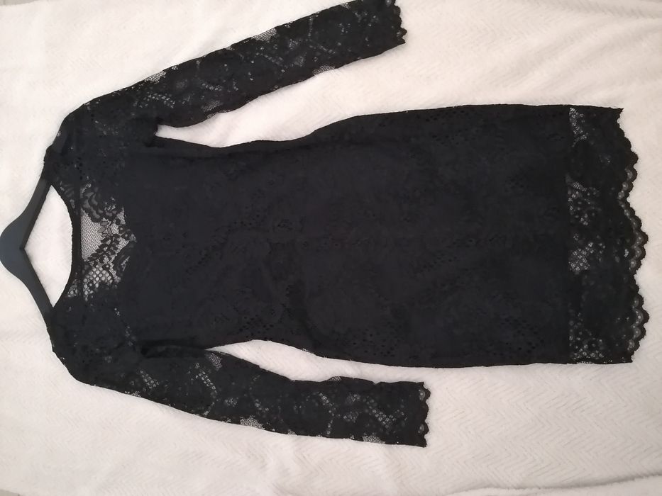 Черна дантелена рокля – елегантна/официална