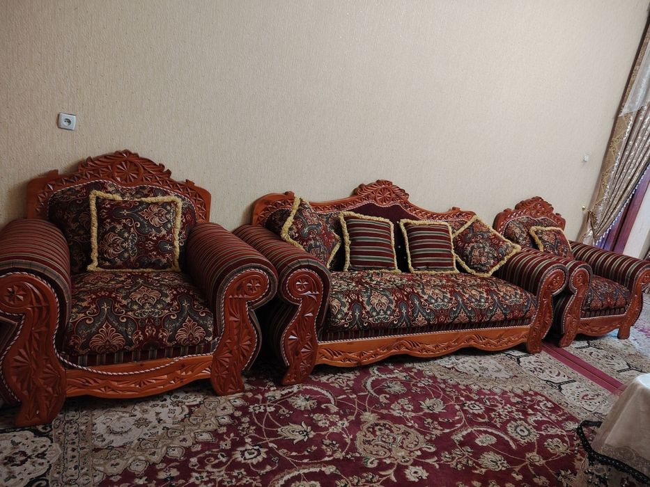 Продам срочно диван кресло
