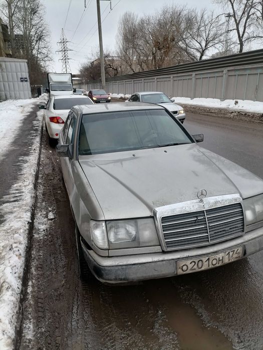 Продам по запчастям Мерседес 124