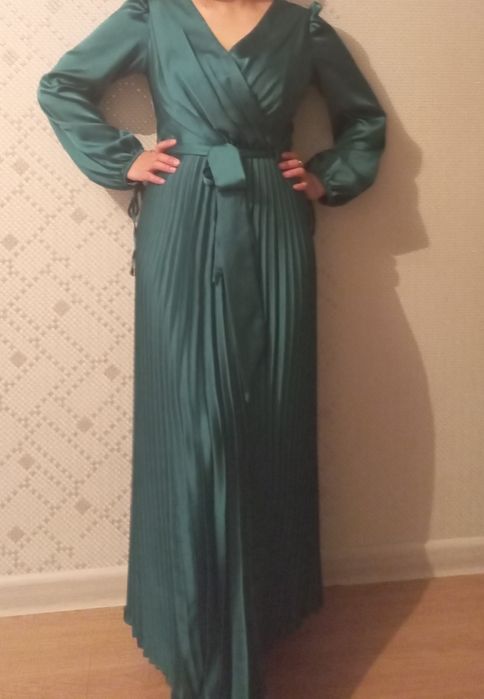 Платье вечернее зеленного цвета