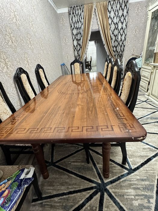 Продаётся стол и стулья