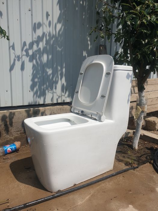 Унитаз большой и удобный