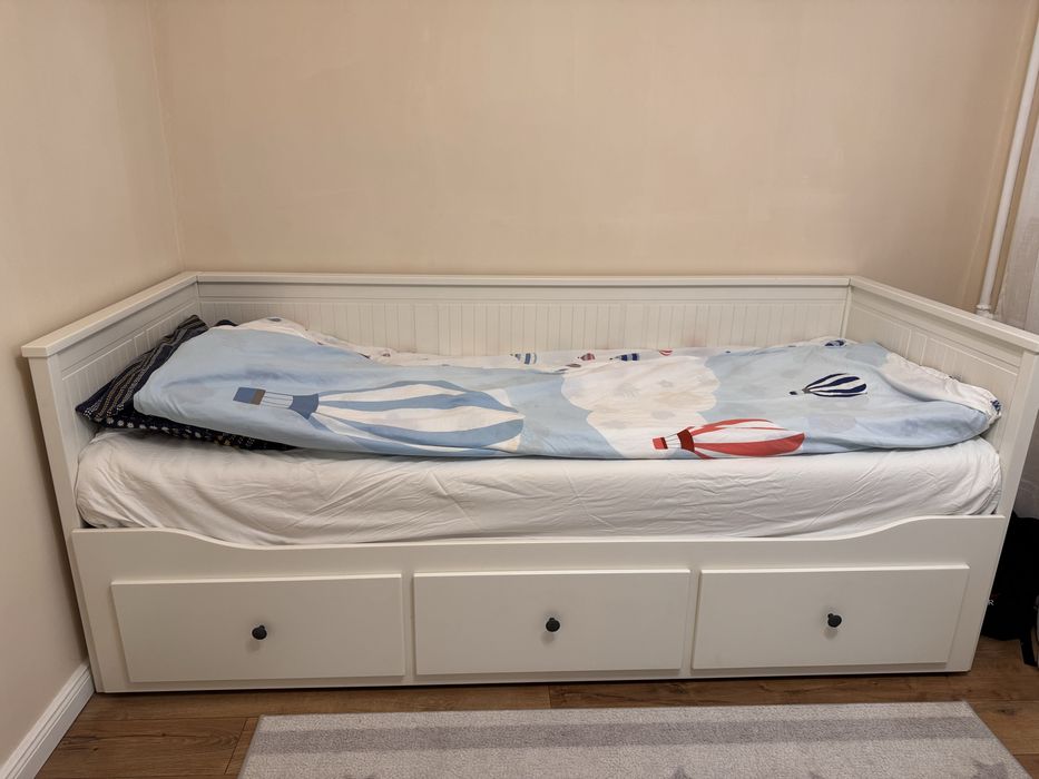 2 Divane  HEMNES IKEA include cele 2 saltele fiecare, bine intretinute