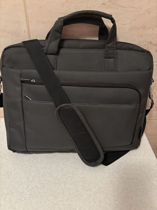 Laptop Lenovo cadou geanta pentru laptop