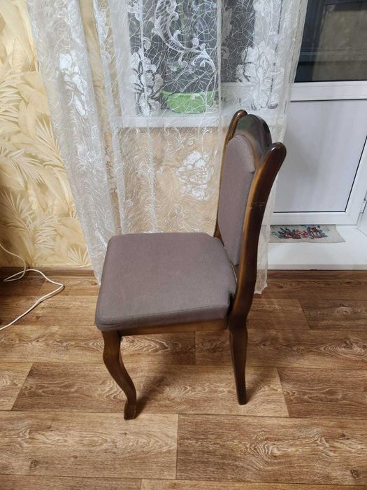 Стол деревянный с тремя стульями,