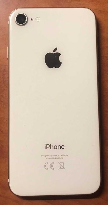 Продавам iphone 8 gold rose 64gb