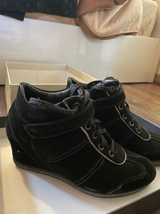 Дамски обувки GEOX вграден ток велур