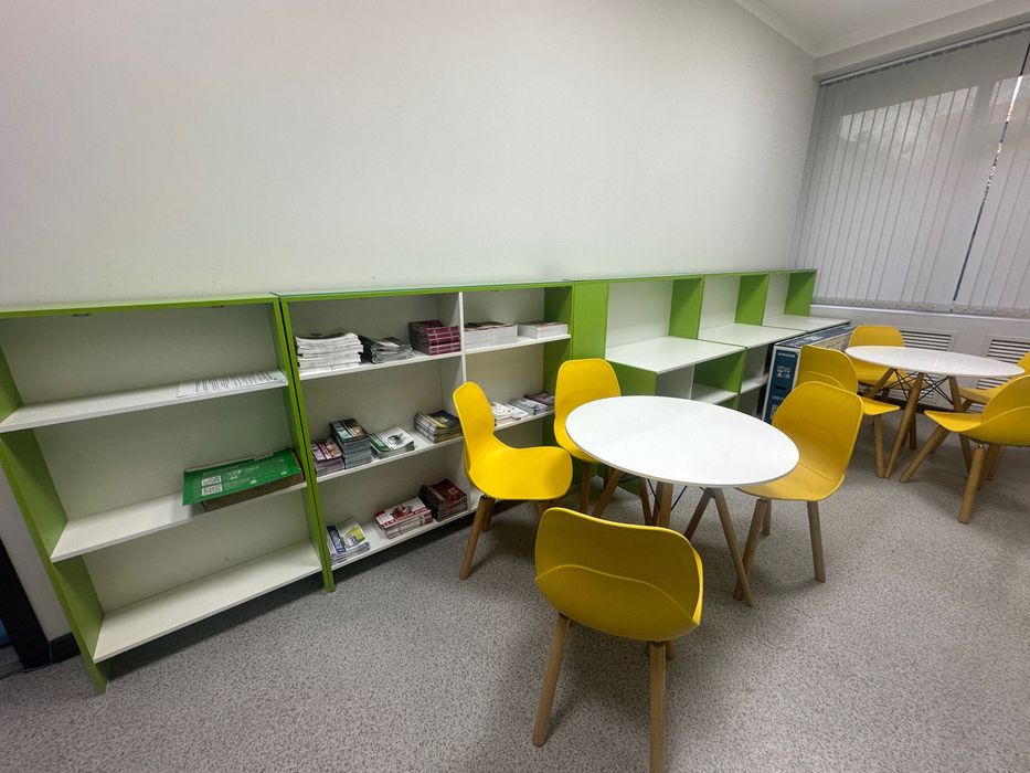 Стол круглый белый