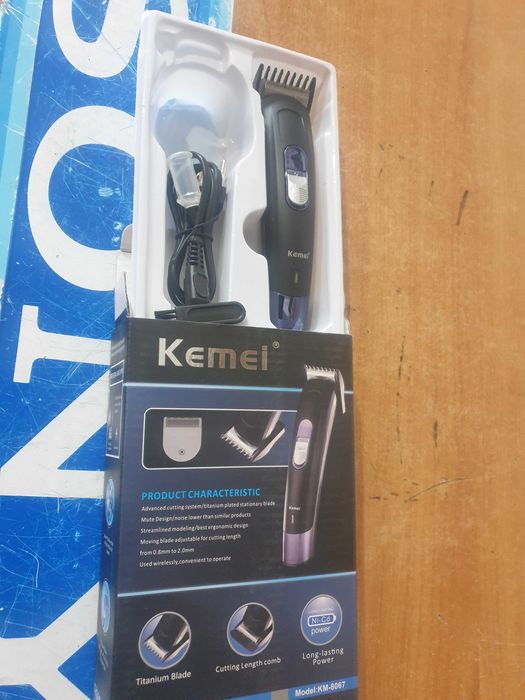 Aparate de tuns Kemei, KM-8067 Lama de inox, 5W, Negru Garantie 2ani