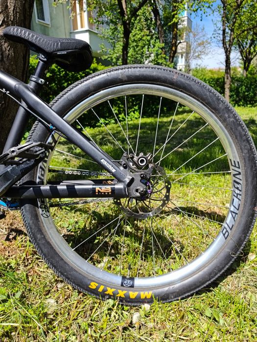 Bicicleta Dirt Jumper NS Decade 2024