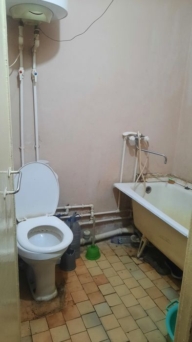 Продается 2 х квартира 1мкр( октябрь)