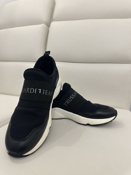 Vand adidasi originali  Trussardi Jeans