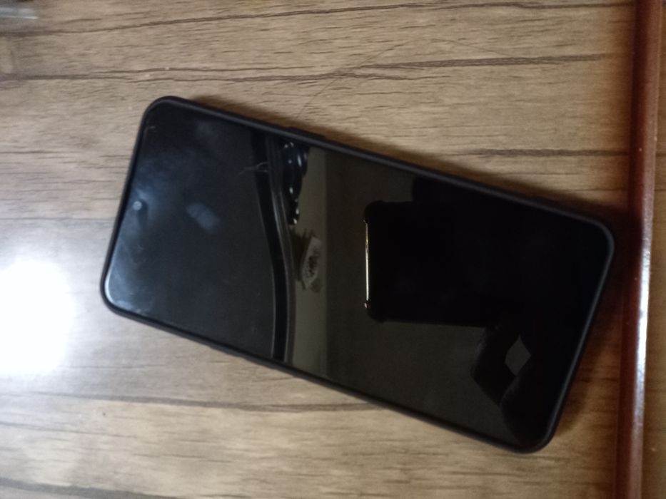 Samsung A10s va Novey A80r