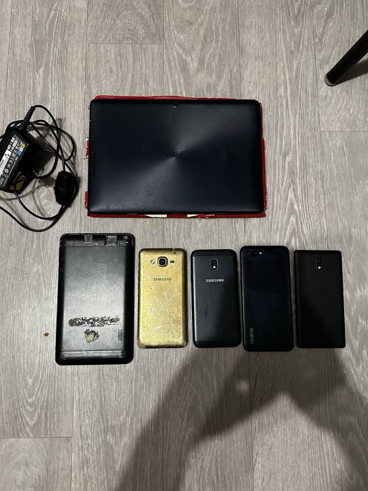 Продам телефоны на запчасти