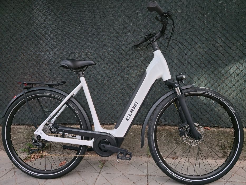 Cube Supreme Sport L размер Електрически Немски Bosch Performance Smar