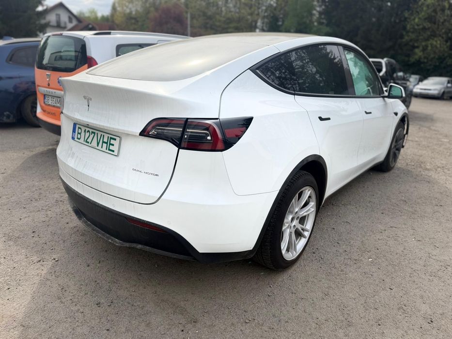 Tesla Model Y Long Range AWD – Decembrie 2022 – 17.400 km – Autopilot îmbunătățit – avariată