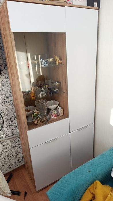 Продаю Сервант,шкаф