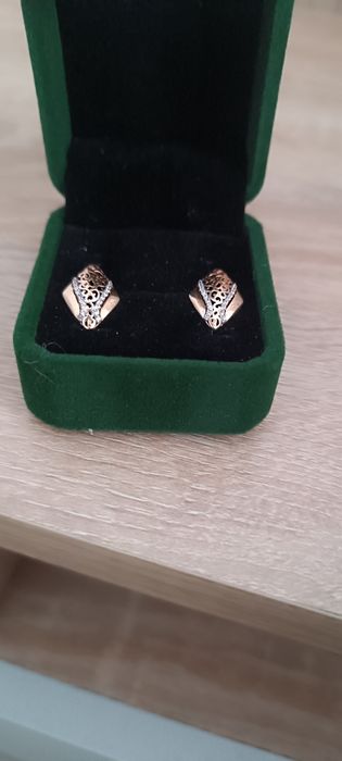 Продам золотые серьги