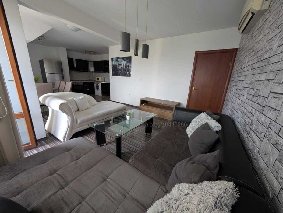 Дава се под наем Тристаен апартамент в Пловдив, Център - 90 кв.м за 612 € - Снимка #2