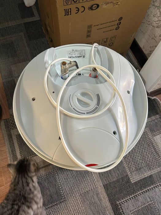 Продам водонагреватель Artel 50l 1,5 КвТ